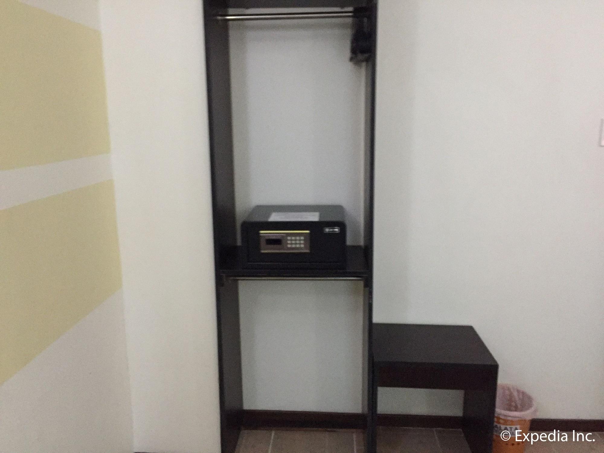 Metro Park Hotel Mandaue Себу Экстерьер фото